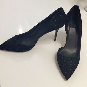 High heels with gold dots